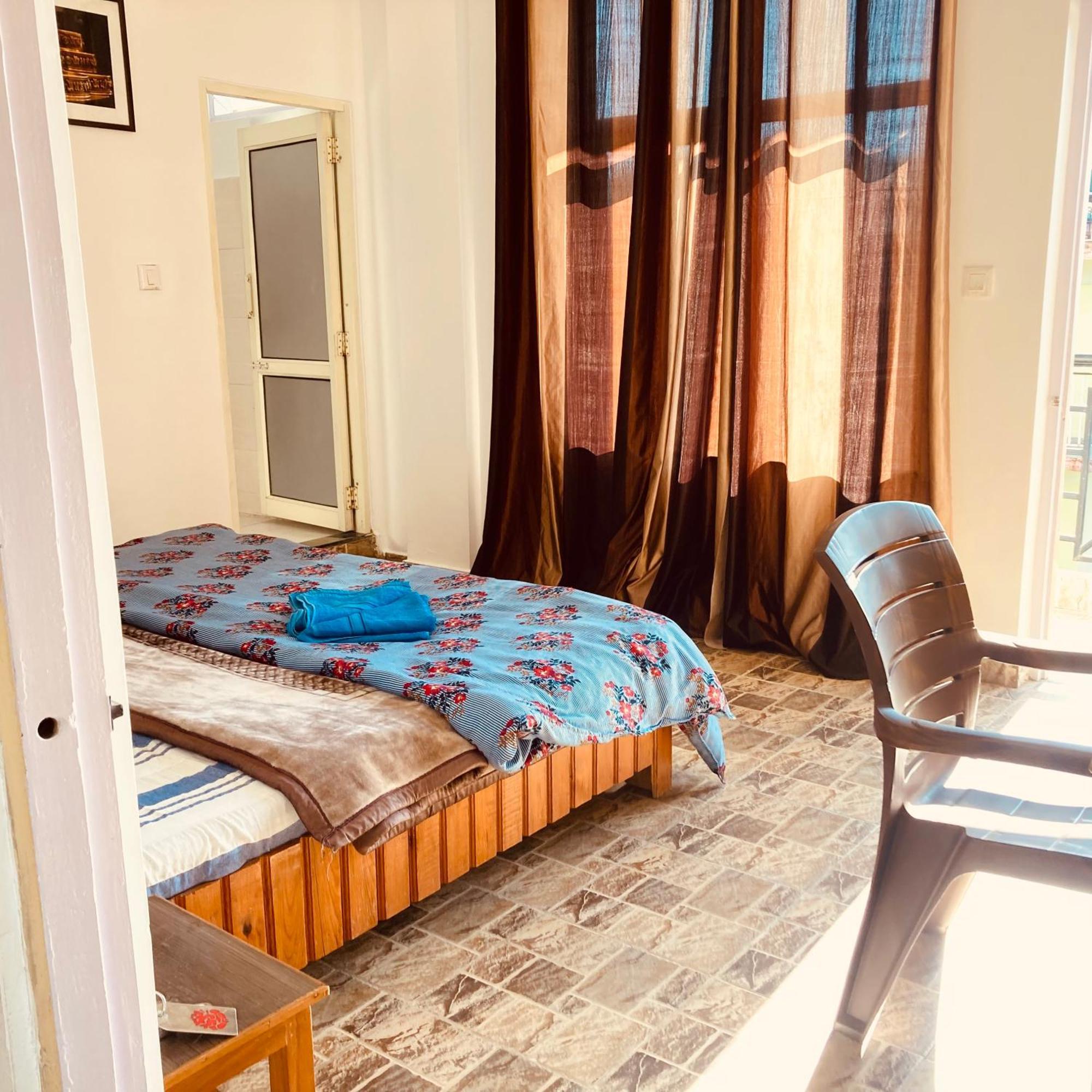 Oasis Guest House Bhagsu D'Shala Dharamshala Exterior photo