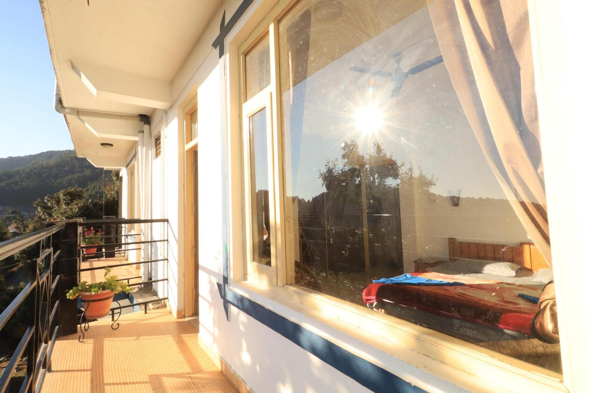 Oasis Guest House Bhagsu D'Shala Dharamshala Exterior photo